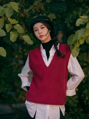 张雅卓暖系毛衣穿搭写真图片