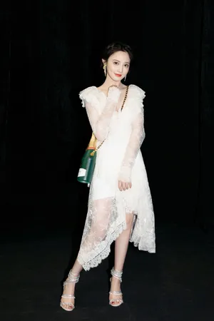 彭小苒蕾丝裙性感写真图片_3
