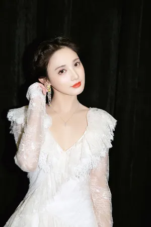 彭小苒蕾丝裙性感写真图片_5