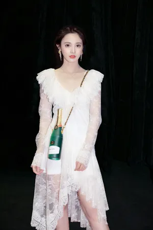 彭小苒蕾丝裙性感写真图片_8