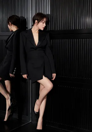 殷桃连体西服性感写真图片_2
