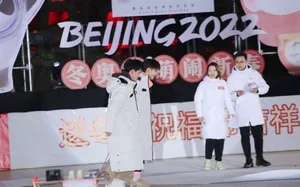 演员王嘉助力冬奥帅气图片