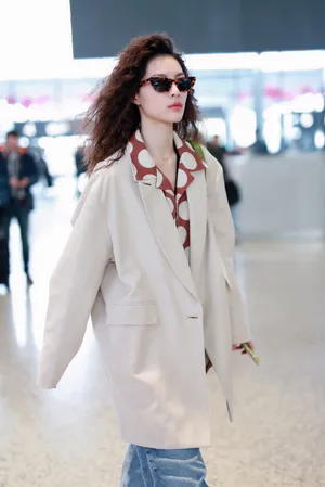 钟楚曦泡面头机场私服街拍图片_4
