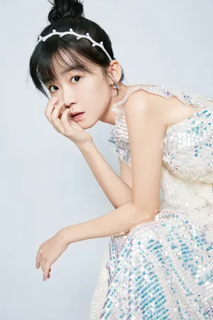 宋伊人优雅性感写真图片