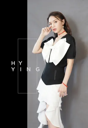 黄英优雅动人写真图片