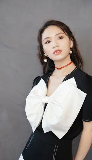 黄英优雅动人写真图片_3