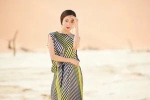 陶虹沙漠优雅大片写真图片_5