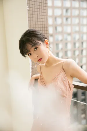演员宋伊人粉色纱裙性感图片_3