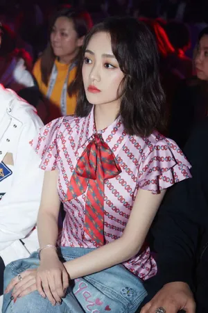 95后演技派小花吴佳怡性感图片_1