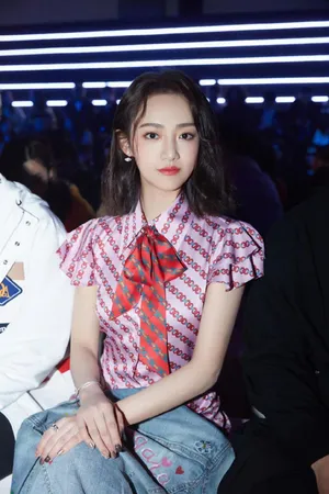 95后演技派小花吴佳怡性感图片_6