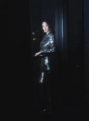 李小冉亮片西装闪耀写真图片