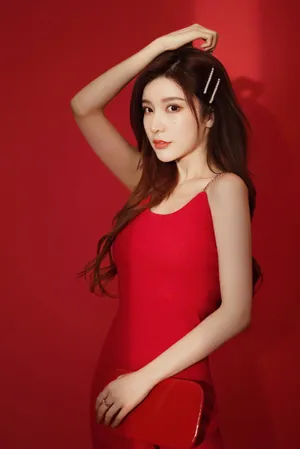 戴燕妮红裙性感优雅写真图片_3