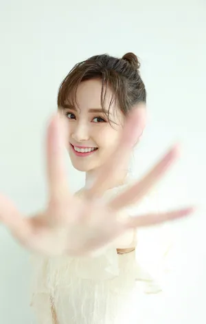 路晨甜美性感活动写真图片_2