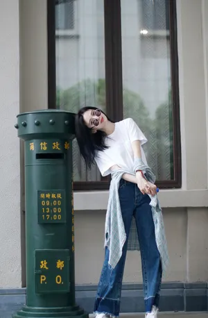 路晨休闲简约时尚街拍图片
