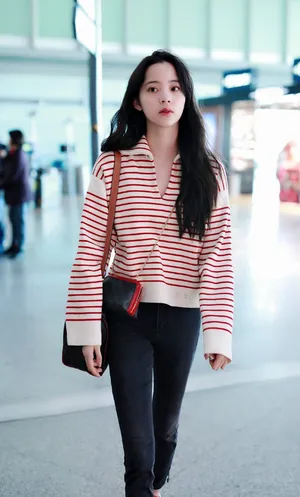 欧阳娜娜条纹衫元气街拍照图片_3