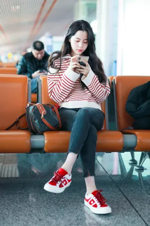 欧阳娜娜条纹衫元气街拍照图片_6
