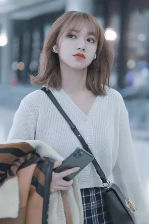 程潇元气甜美私服街拍图片