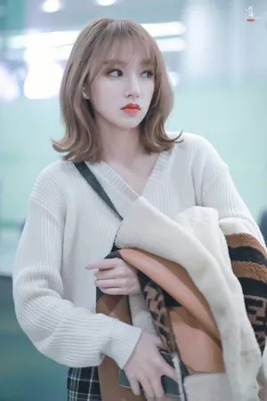 程潇元气甜美私服街拍图片_2
