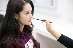 李沁性感唯美上妆照图片