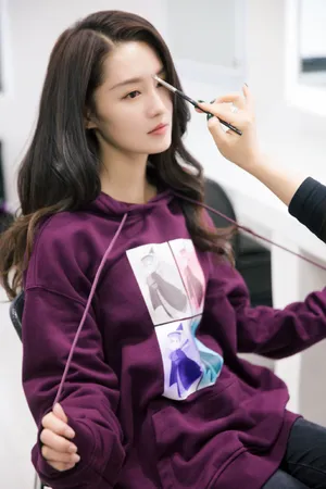李沁性感唯美上妆照图片