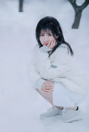 赖美云雪地甜美写真图片_1