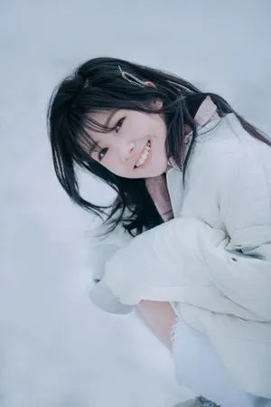 赖美云雪地甜美写真图片_2