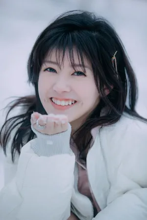 赖美云雪地甜美写真图片_3
