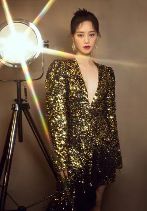 蓝盈莹亮片裙性感写真图片_4