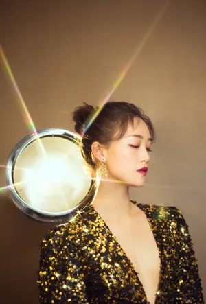蓝盈莹亮片裙性感写真图片_5