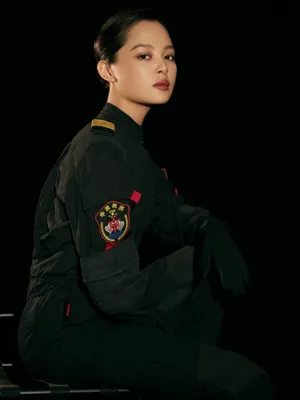 辛芷蕾紧急救援酷飒制服写真_4