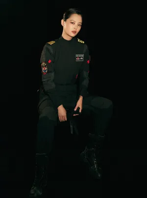 辛芷蕾紧急救援酷飒制服写真_5