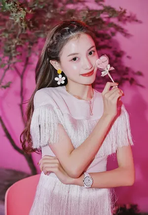 林小宅TooFaced活动照性感图片_3