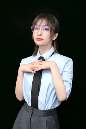 吴昕蓝衬衫时尚优雅写真图片_4
