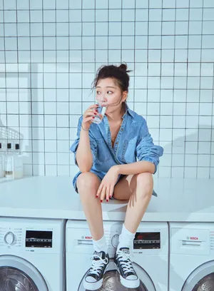 殷桃清爽优雅休闲写真图片_4