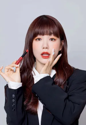 徐梦洁西装酷美代言写真图片