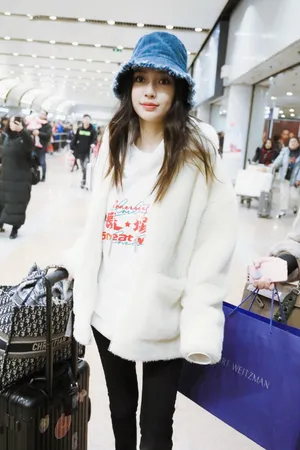 Angelababy羊毛外套机场街拍图片_4