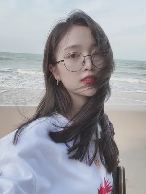 吴宣仪晒海边自拍照图片_2