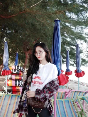 吴宣仪晒海边自拍照图片_4