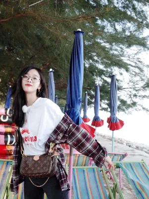 吴宣仪晒海边自拍照图片_6