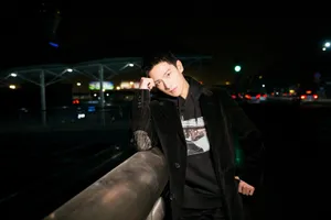 杨洋黑色系酷帅机场写真图片_5