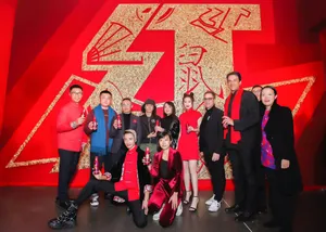 苏青红色旗袍韵味性感写真图片_6