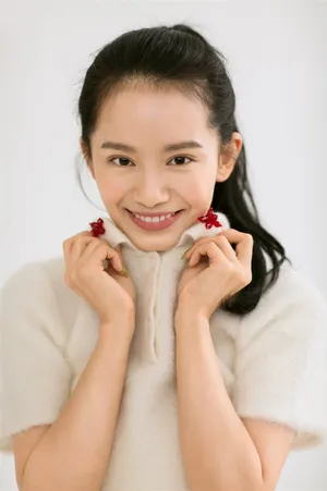 王禛白衣清新性感写真