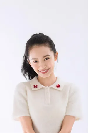 王禛白衣清新性感写真