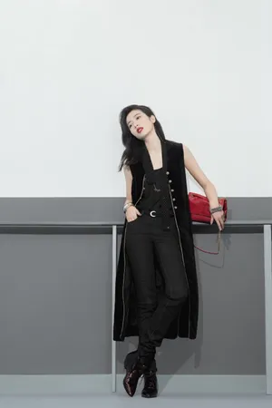 周雨彤酷美牛仔风写真图片