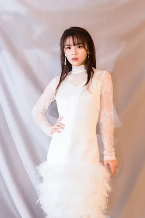 黄英法式刘海摩登少女感写真图片