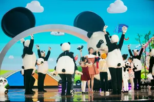 张雪迎央视网络春晚舞台照图片_3