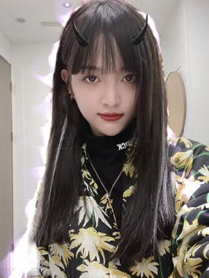 吴宣仪漫画刘海自拍照图片_1