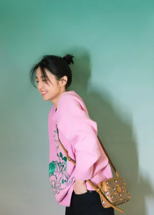 张子枫少女感活力俏皮写真图片
