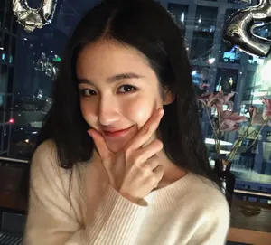 李兰迪俏丽清纯自拍照图片