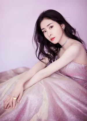 张碧晨星光渐变长裙性感图片
